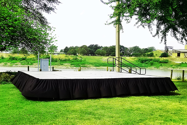Outdoor event portable stage rental